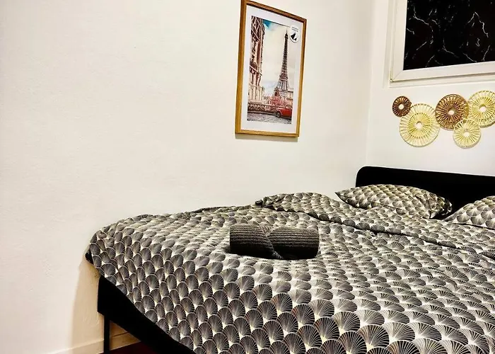 Apartment Cozy In Maerzstrasse Area Mz37